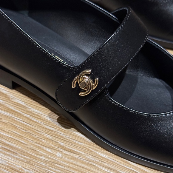 Chanel Black Mary Jane Flats - Picture 4 of 8
